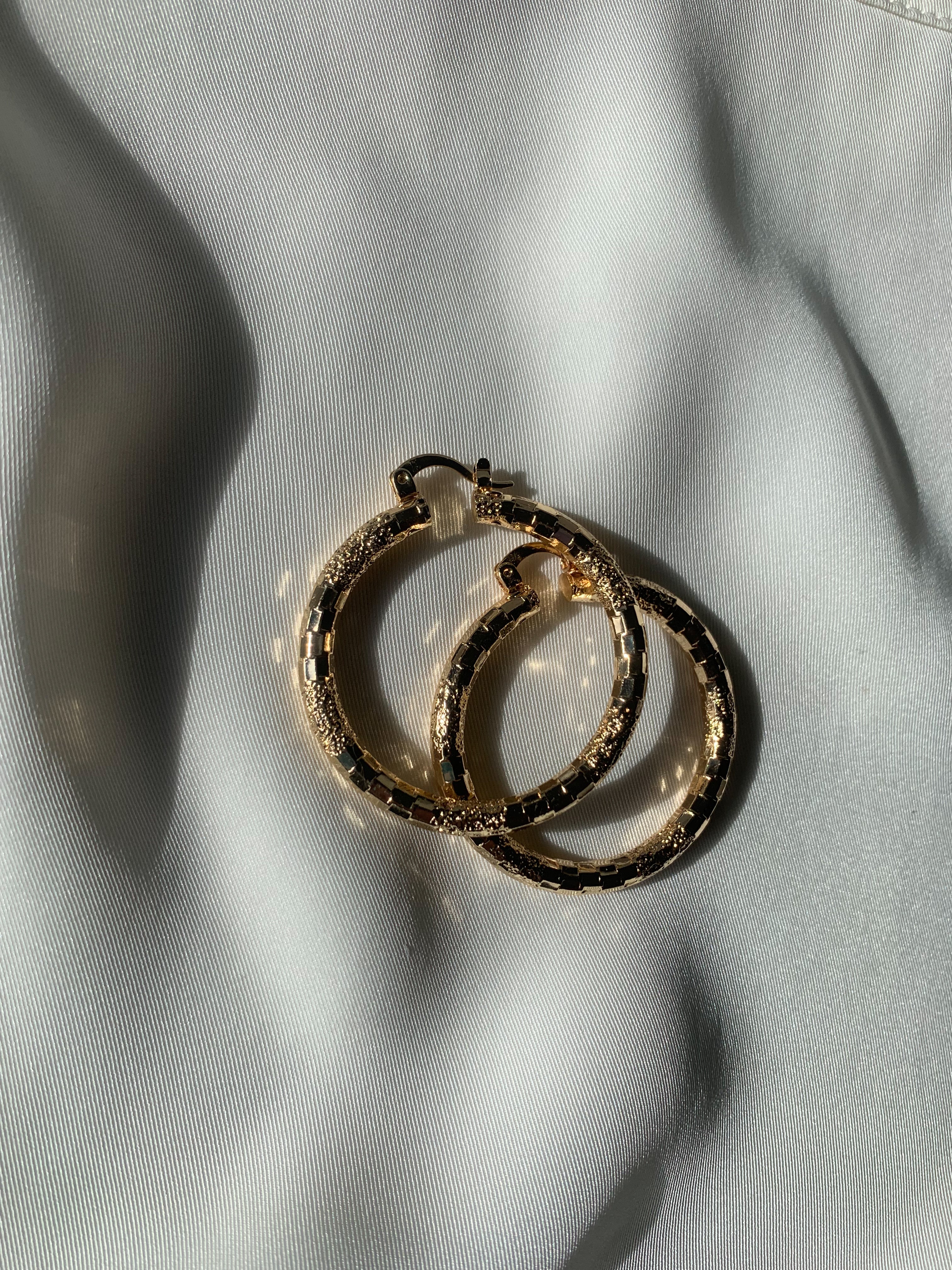 Lola Hoops