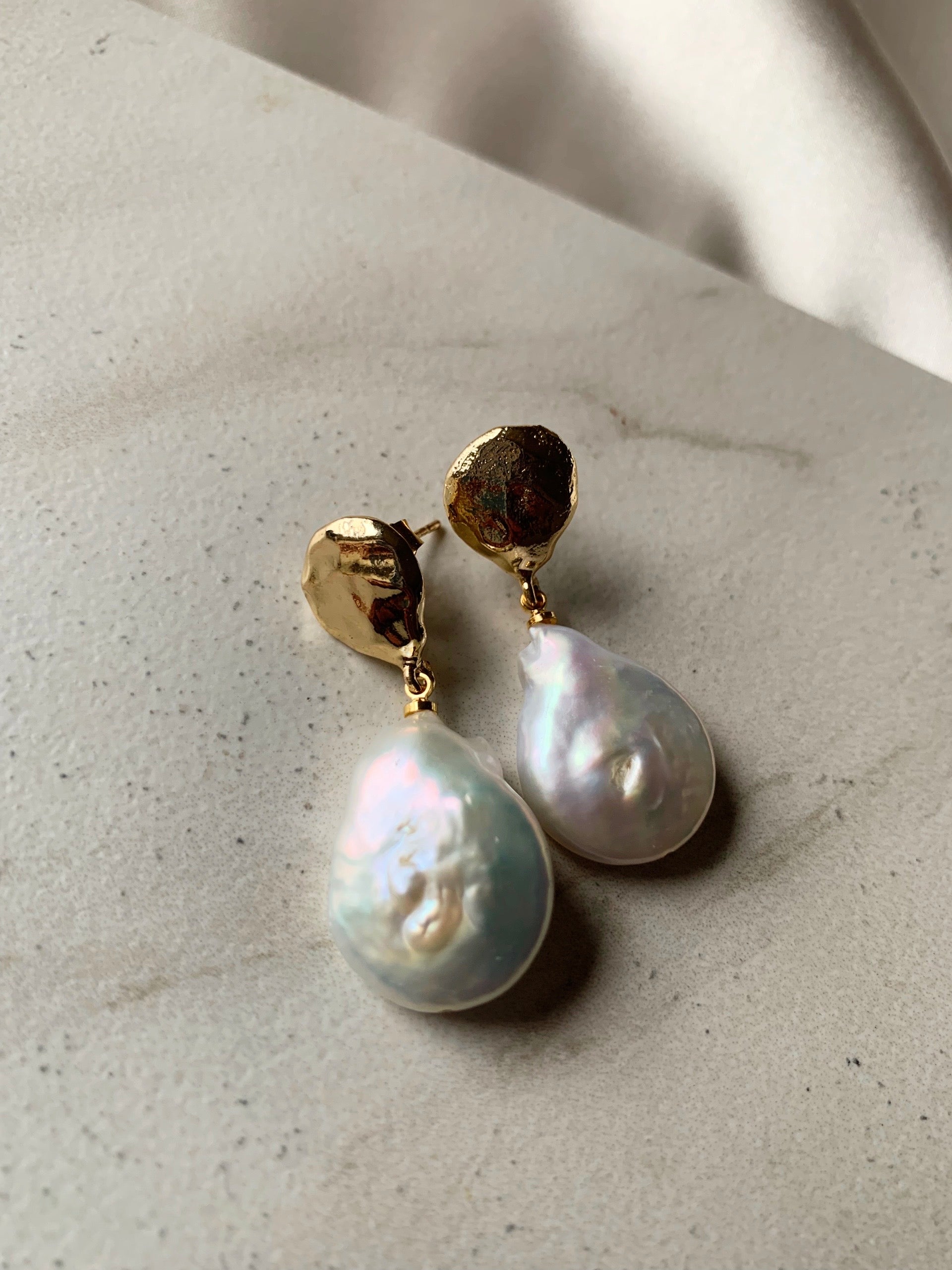 Sirena Pearl Earrings